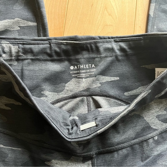 Athleta Ultimate Camo 7/8 Tights with Stash Pockets Size Small - Picture 13 of 14